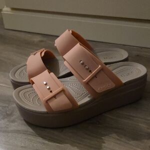 CROCS Nude Platform Sandals
